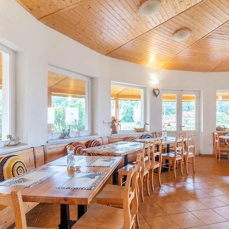 Farma Slunecny Dvur Apartmany A Family Stany Strecha Pod Strechou Hermanuv Mestec Buitenkant foto