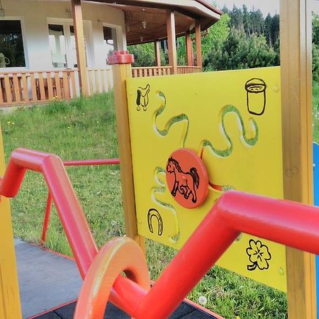 Farma Slunecny Dvur Apartmany A Family Stany Strecha Pod Strechou Hermanuv Mestec Buitenkant foto
