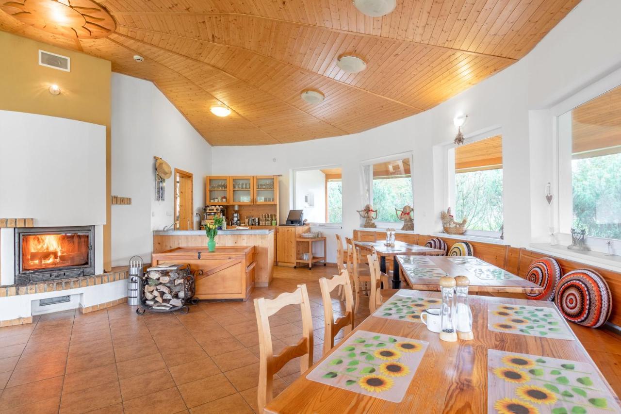 Farma Slunecny Dvur Apartmany A Family Stany Strecha Pod Strechou Hermanuv Mestec Buitenkant foto