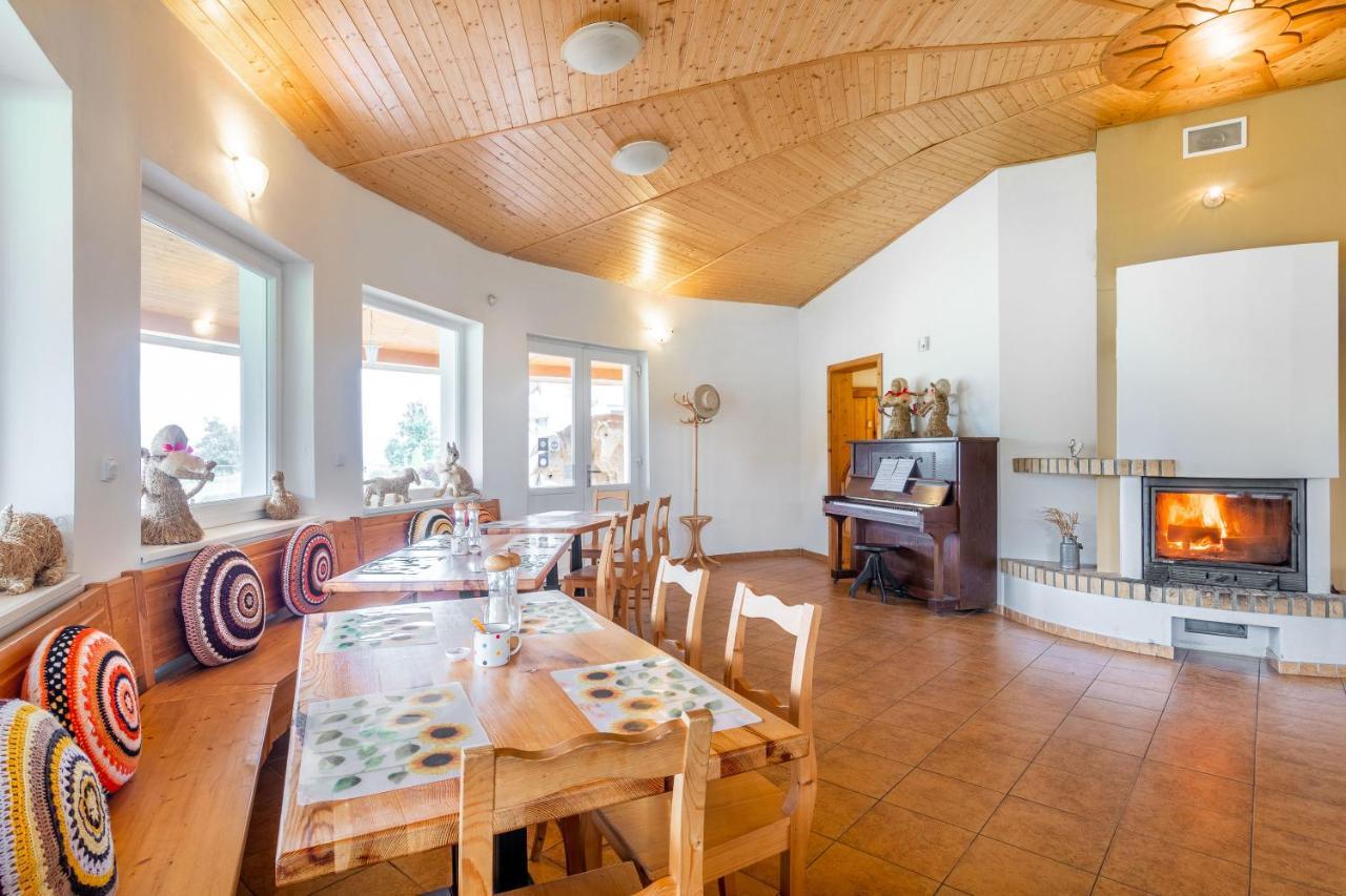 Farma Slunecny Dvur Apartmany A Family Stany Strecha Pod Strechou Hermanuv Mestec Buitenkant foto