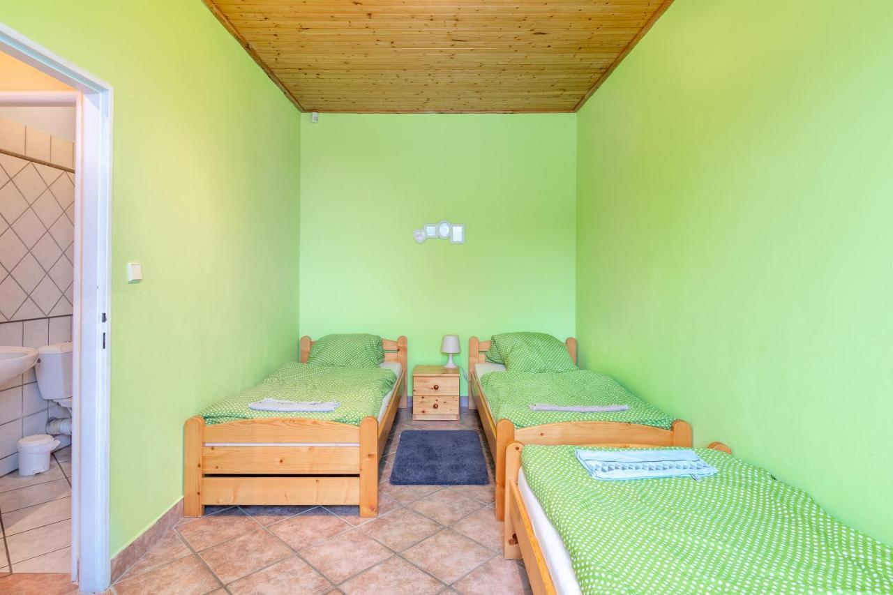 Farma Slunecny Dvur Apartmany A Family Stany Strecha Pod Strechou Hermanuv Mestec Buitenkant foto