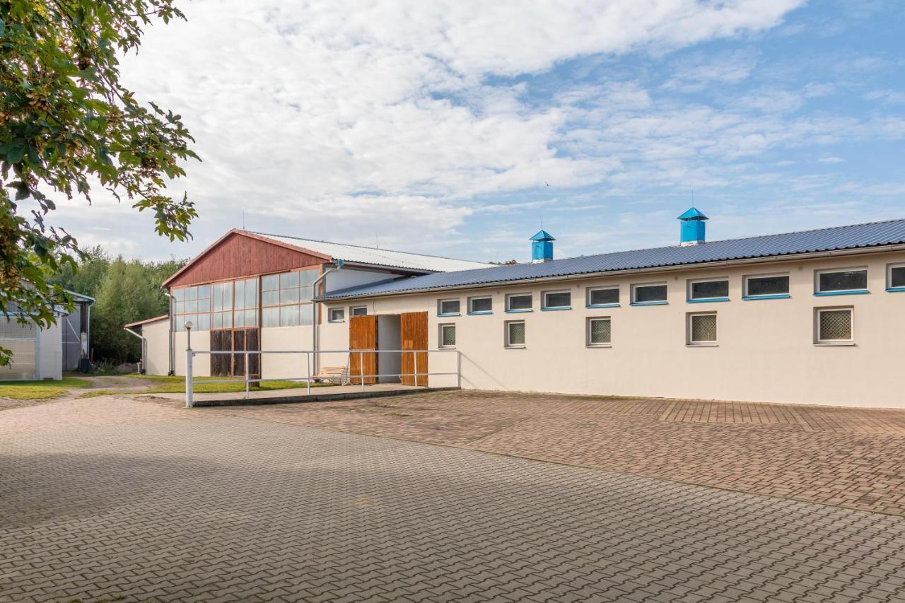 Farma Slunecny Dvur Apartmany A Family Stany Strecha Pod Strechou Hermanuv Mestec Buitenkant foto