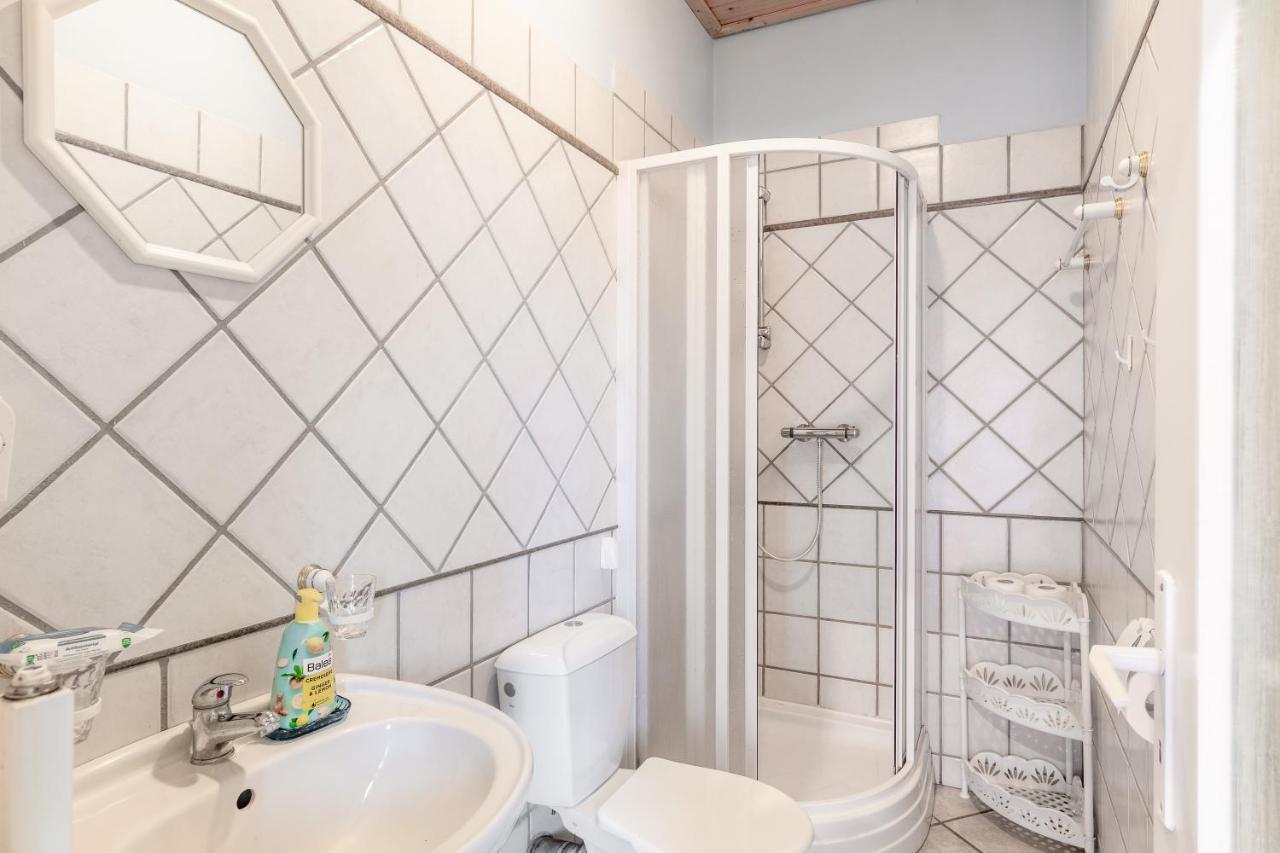 Farma Slunecny Dvur Apartmany A Family Stany Strecha Pod Strechou Hermanuv Mestec Buitenkant foto