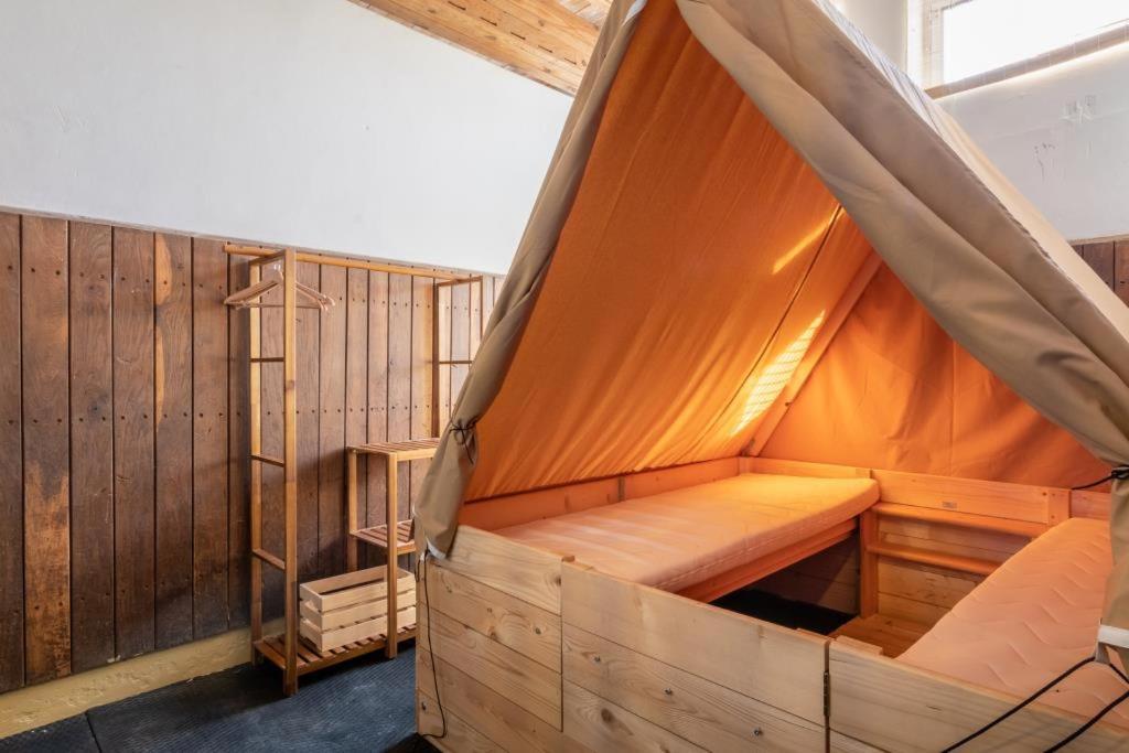 Farma Slunecny Dvur Apartmany A Family Stany Strecha Pod Strechou Hermanuv Mestec Buitenkant foto